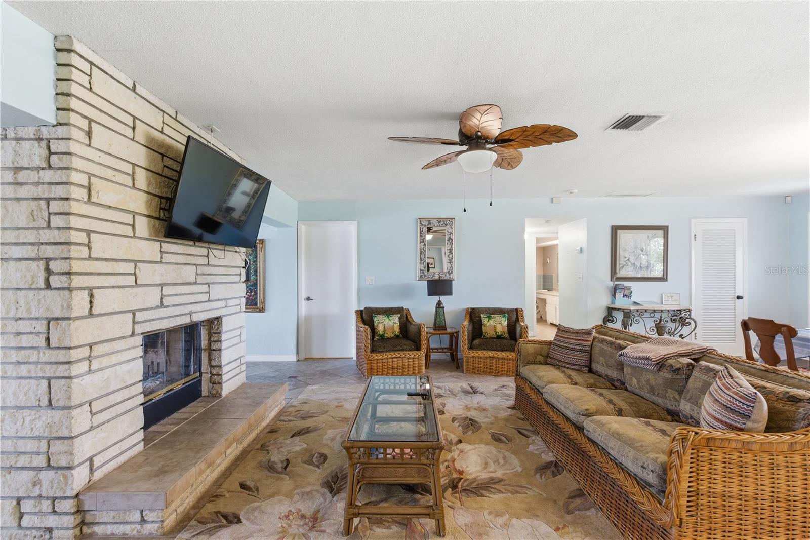 Image 12 of 75 For 1 Maplewood Avenue