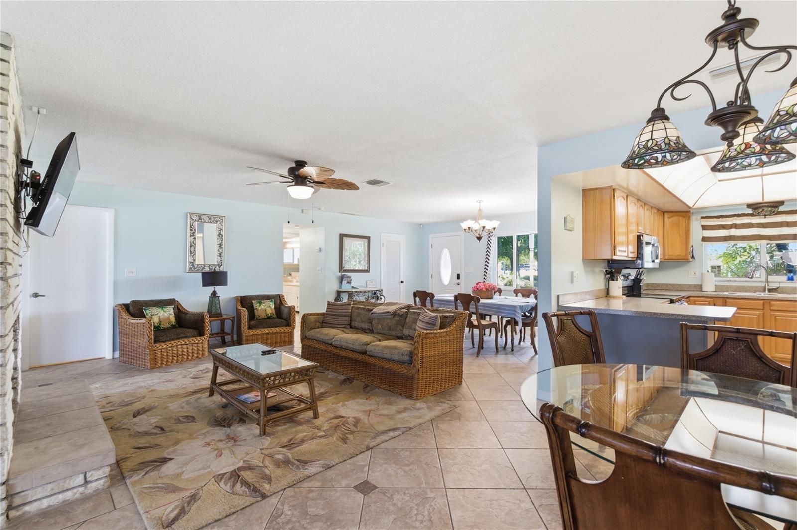 Image 13 of 75 For 1 Maplewood Avenue