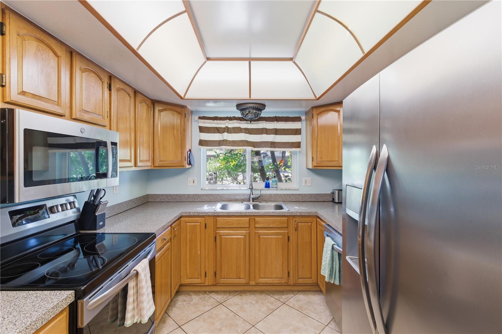 Image 24 of 75 For 1 Maplewood Avenue