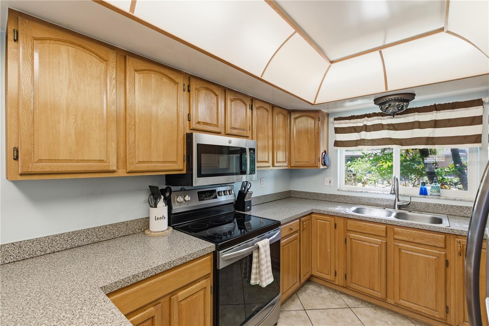 Image 25 of 75 For 1 Maplewood Avenue