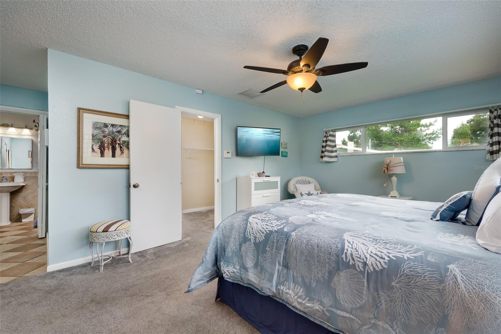 Image 32 of 75 For 1 Maplewood Avenue