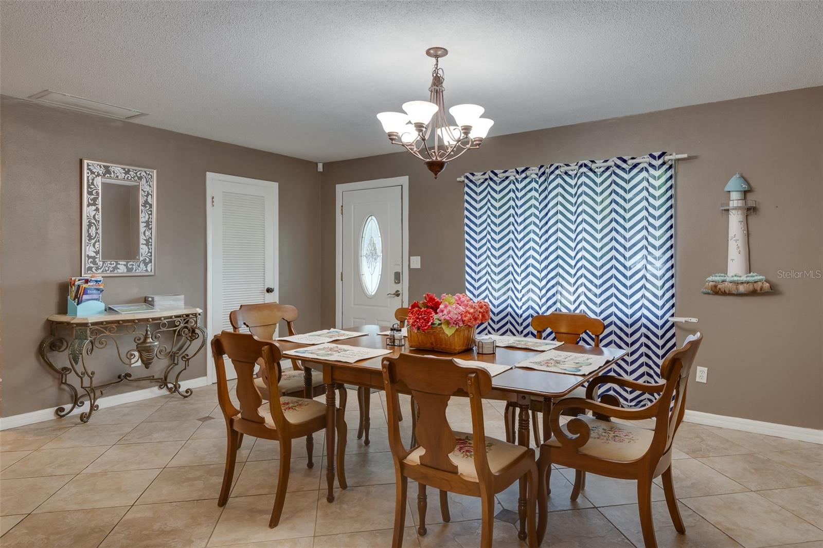 Image 4 of 75 For 1 Maplewood Avenue