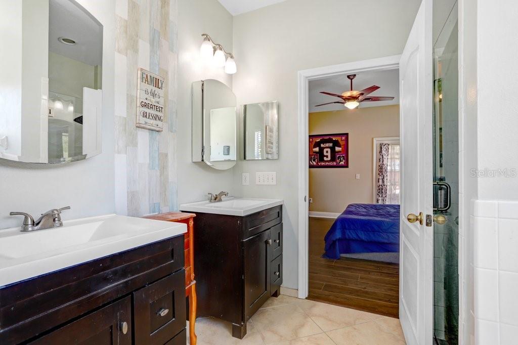 Image 18 of 41 For 6915 Monarch Park Drive