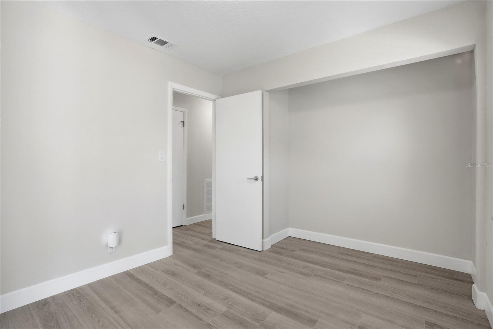 Image 18 of 39 For 1966 119th Street