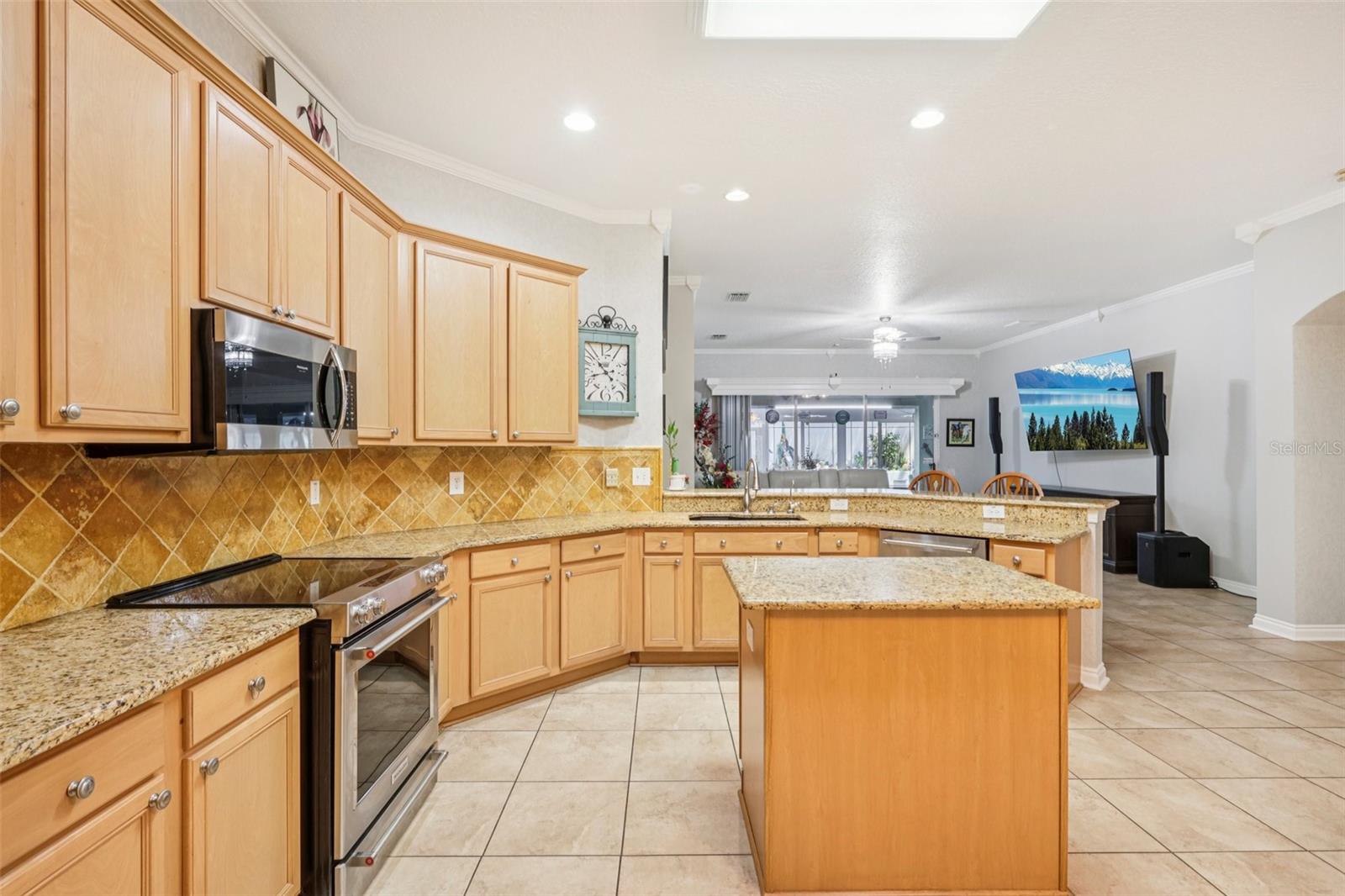 Image 14 of 56 For 1901 Heartland Circle