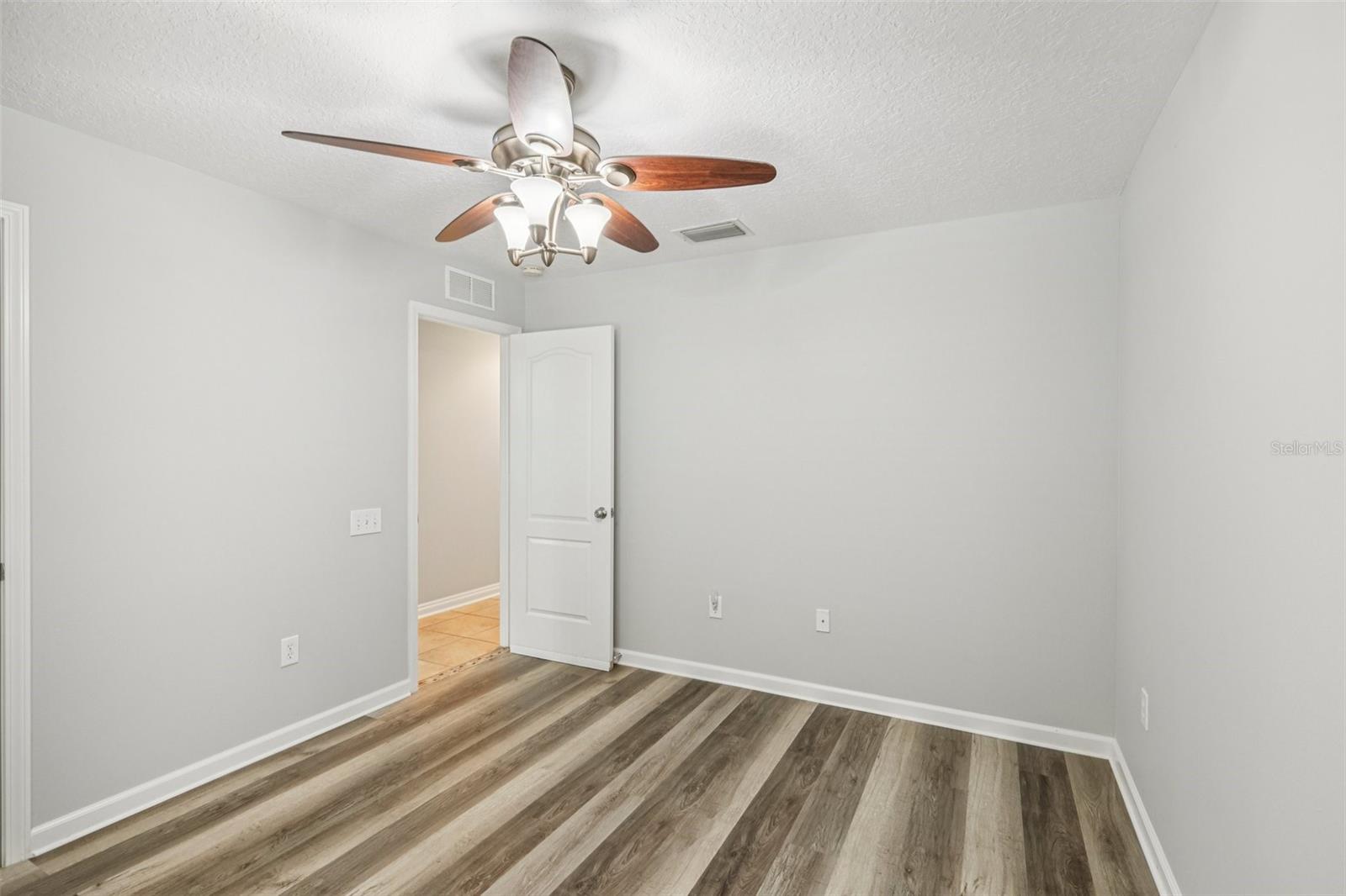 Image 22 of 56 For 1901 Heartland Circle