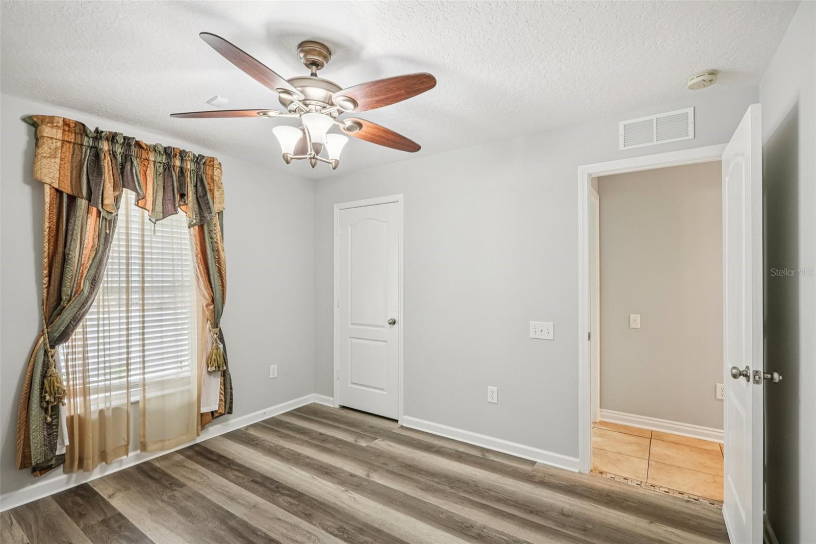 Image 23 of 56 For 1901 Heartland Circle