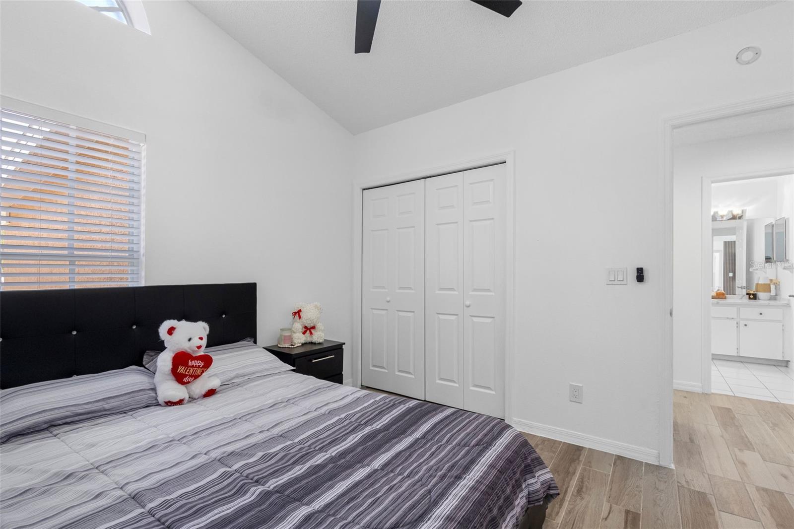 Image 27 of 57 For 12270 Padron Boulevard