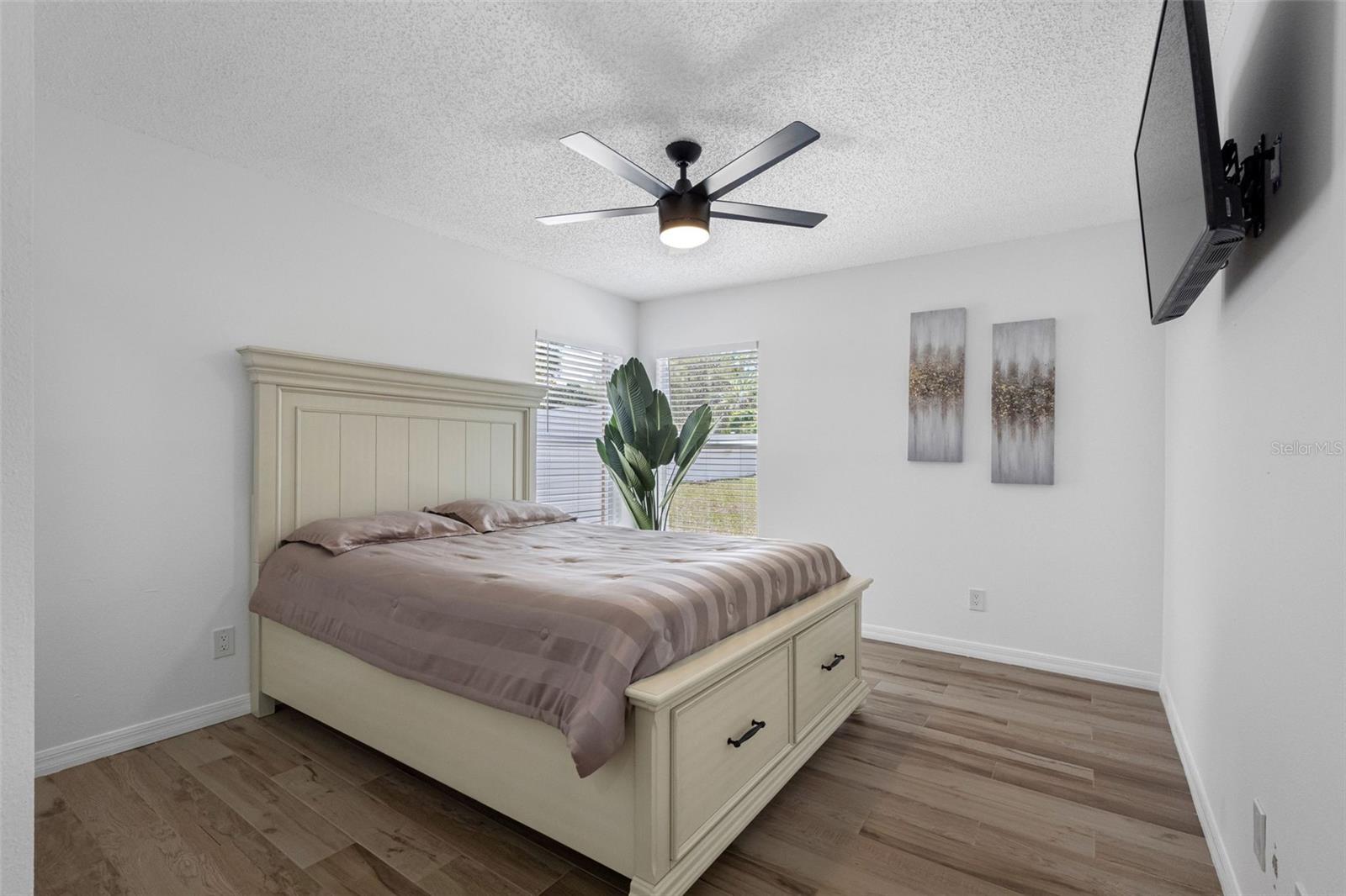 Image 33 of 57 For 12270 Padron Boulevard