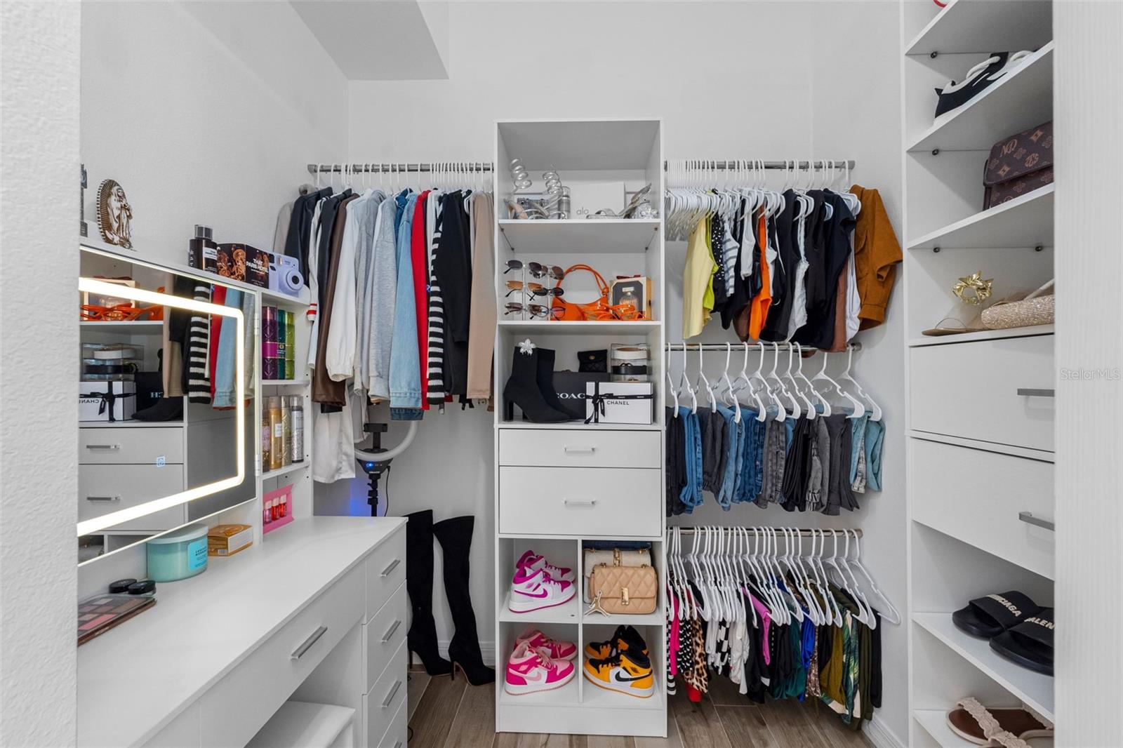 Image 34 of 57 For 12270 Padron Boulevard