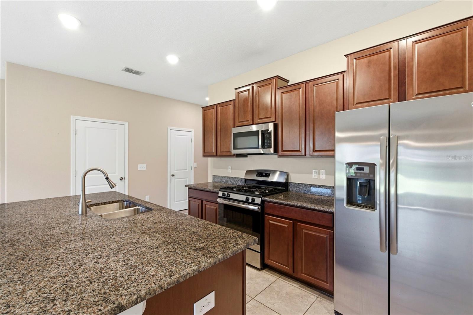 Image 19 of 65 For 16948 Storyline Dr