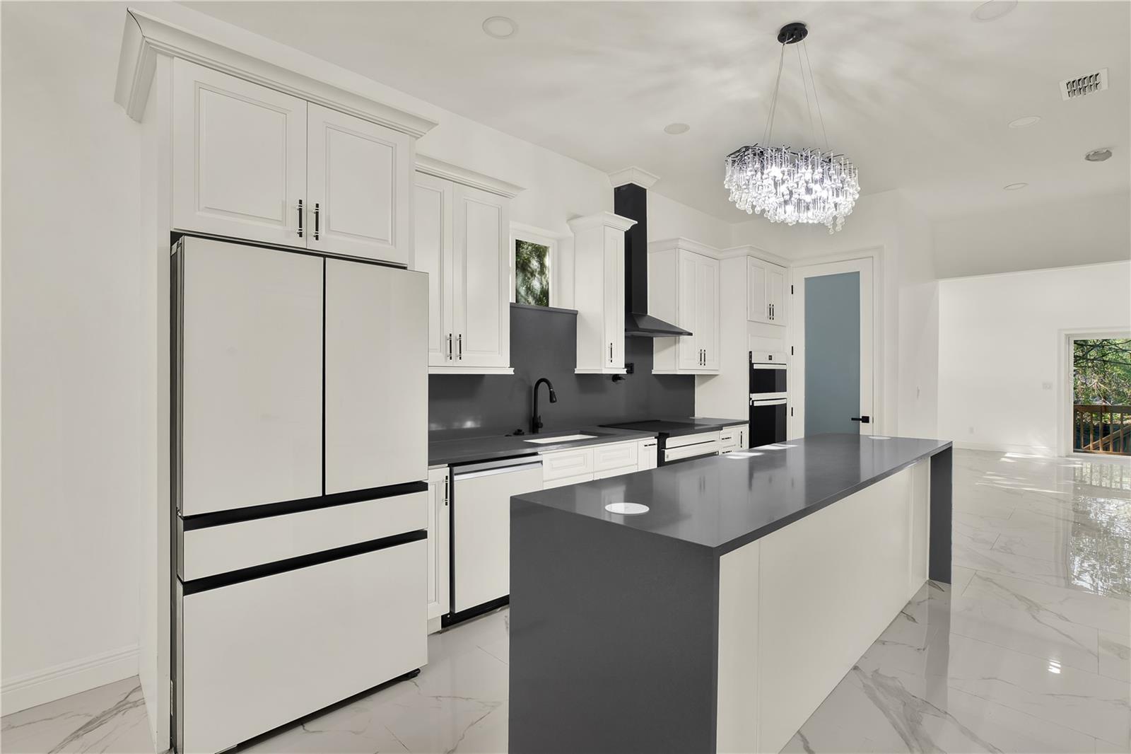 Image 5 of 23 For 2816 Corrine Street 1