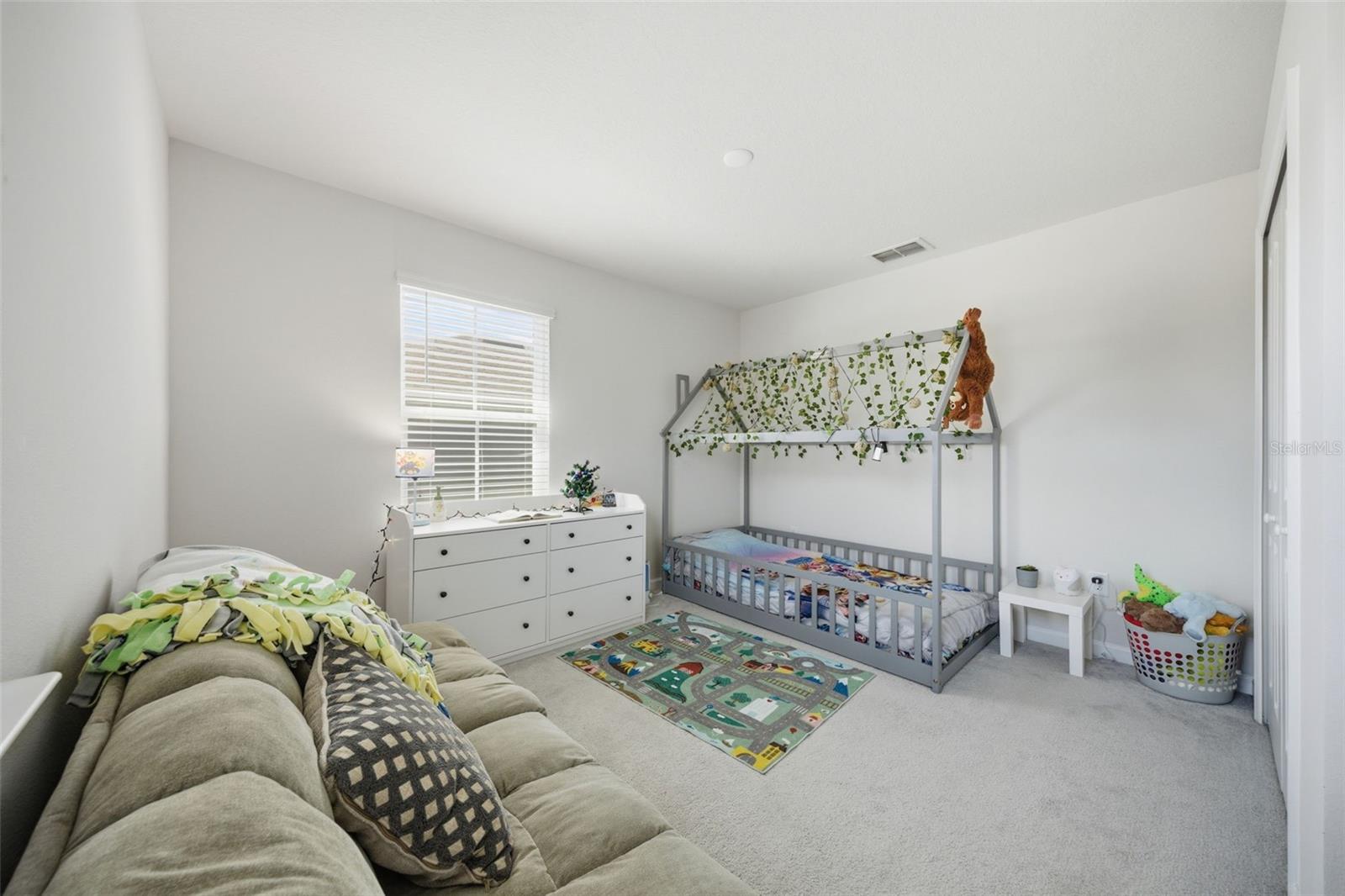 Image 21 of 35 For 2130 Laceflower Drive