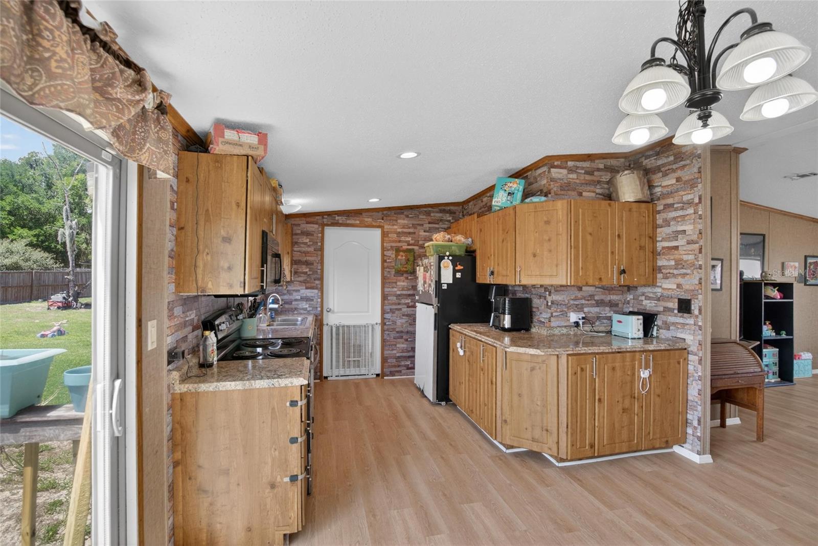 Image 12 of 49 For 3991 Shady Court