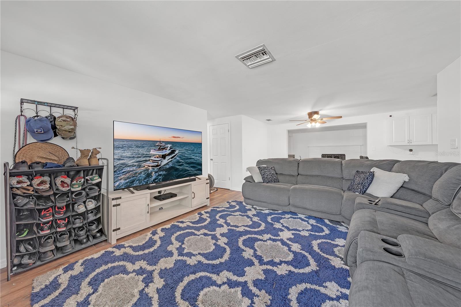 Image 4 of 31 For 1414 Whitehall Lane