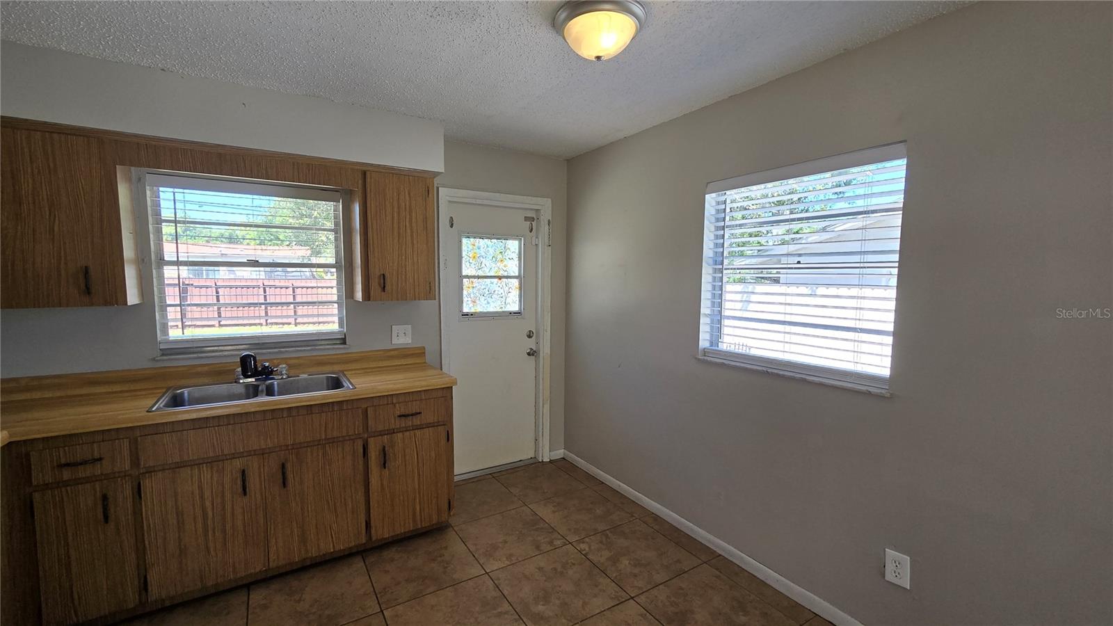 Image 14 of 40 For 5347 Satsuma Drive