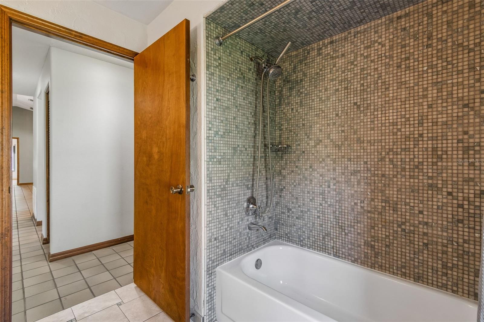 Image 19 of 41 For 8723 Ashbury Drive