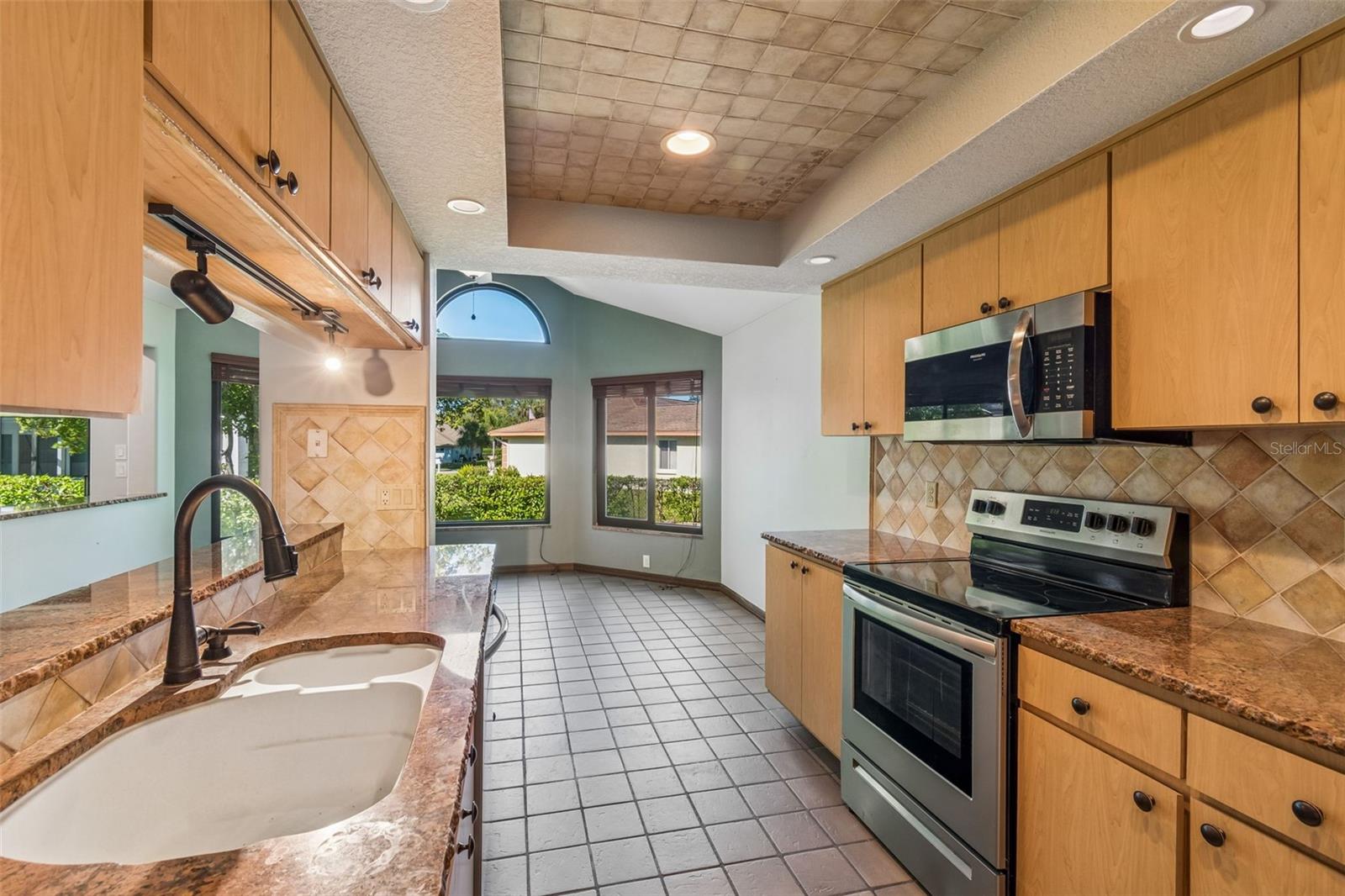 Image 7 of 41 For 8723 Ashbury Drive