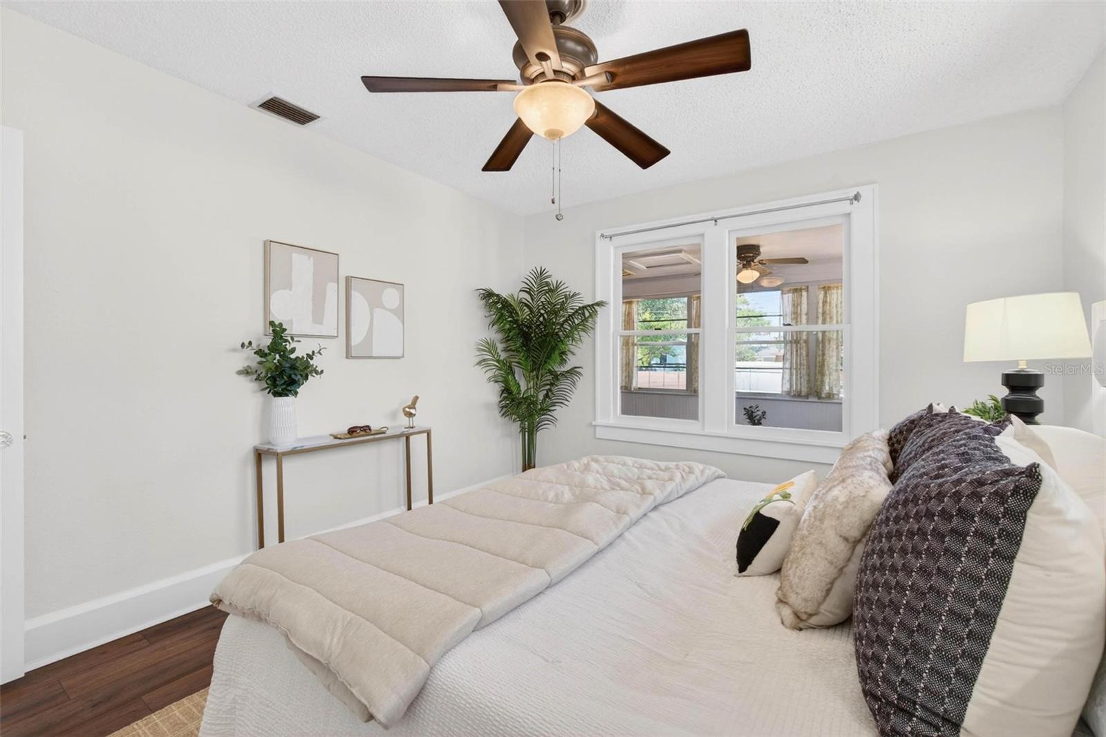 Image 11 of 32 For 5218 1st Avenue S