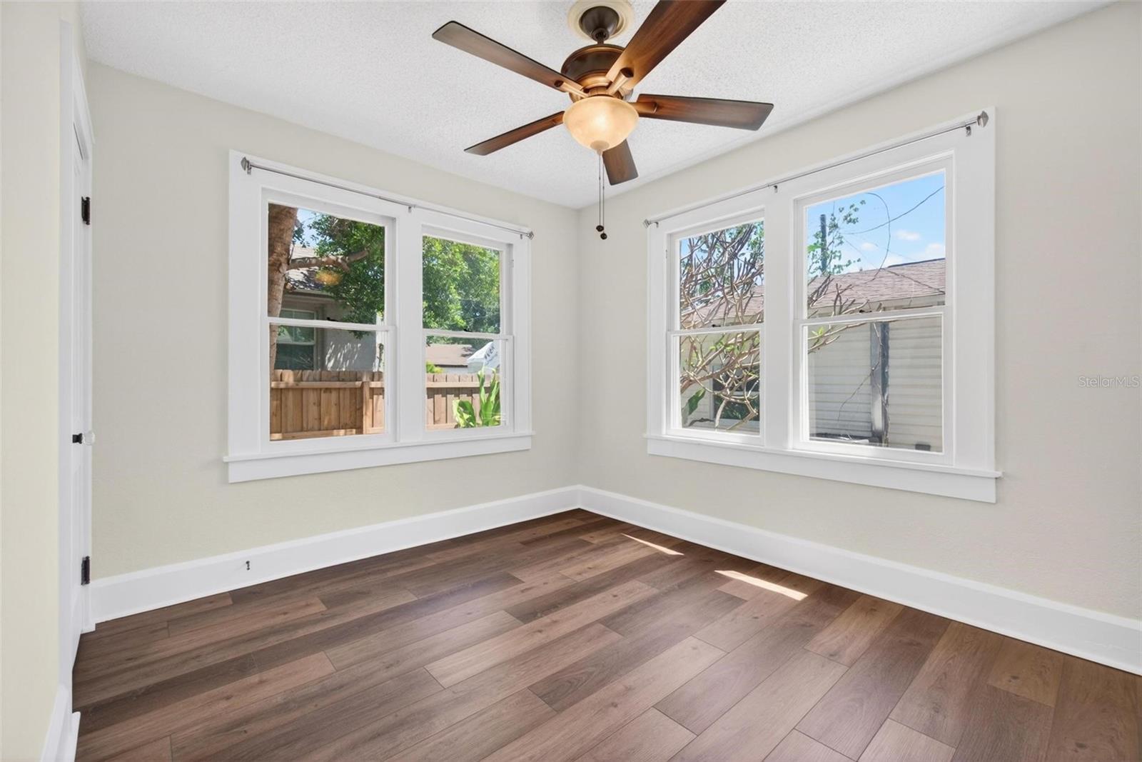 Image 13 of 32 For 5218 1st Avenue S