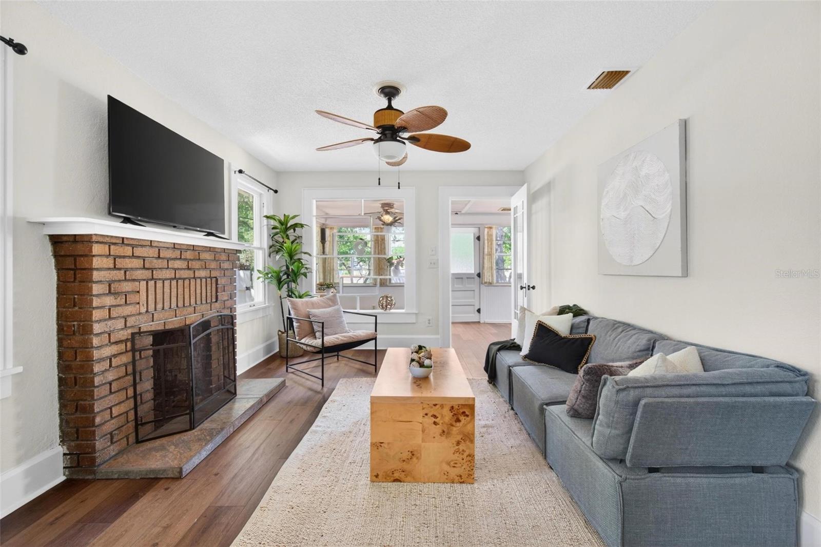 Image 6 of 32 For 5218 1st Avenue S