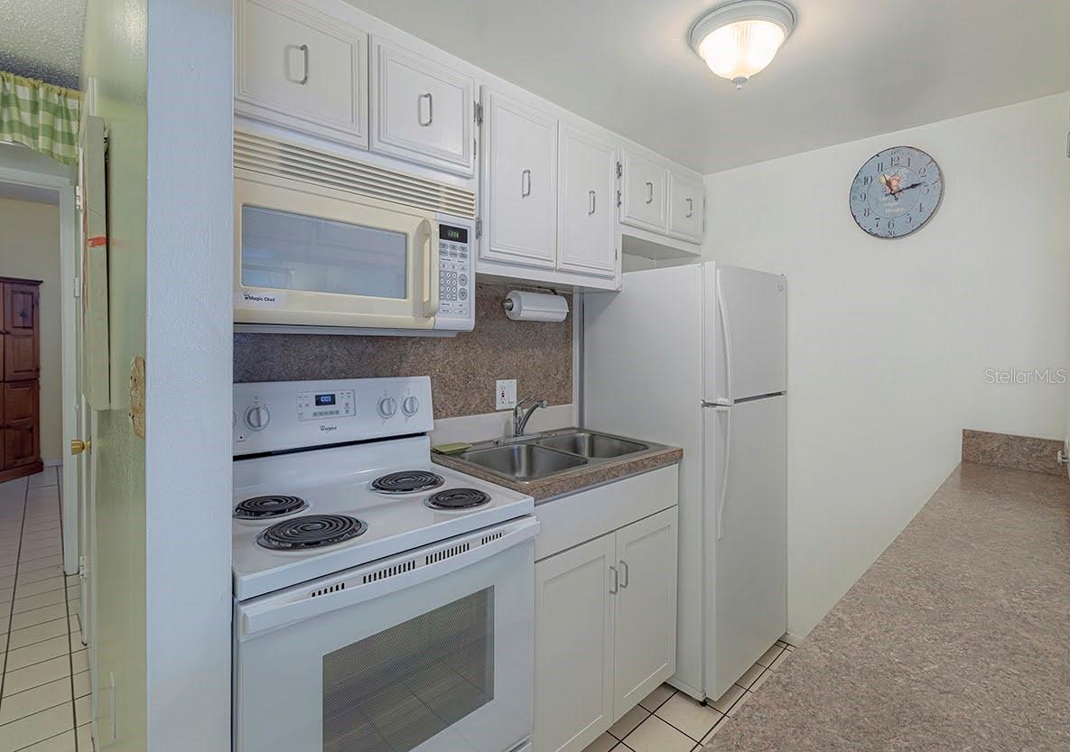 Image 14 of 47 For 8567 Gulf Boulevard 3n