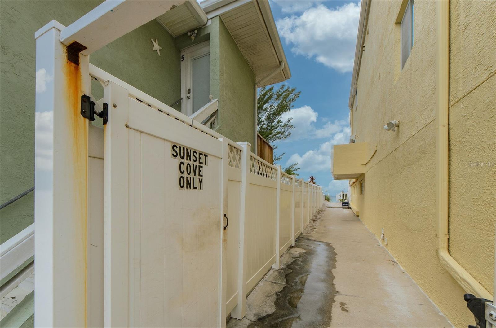 Image 39 of 47 For 8567 Gulf Boulevard 3n