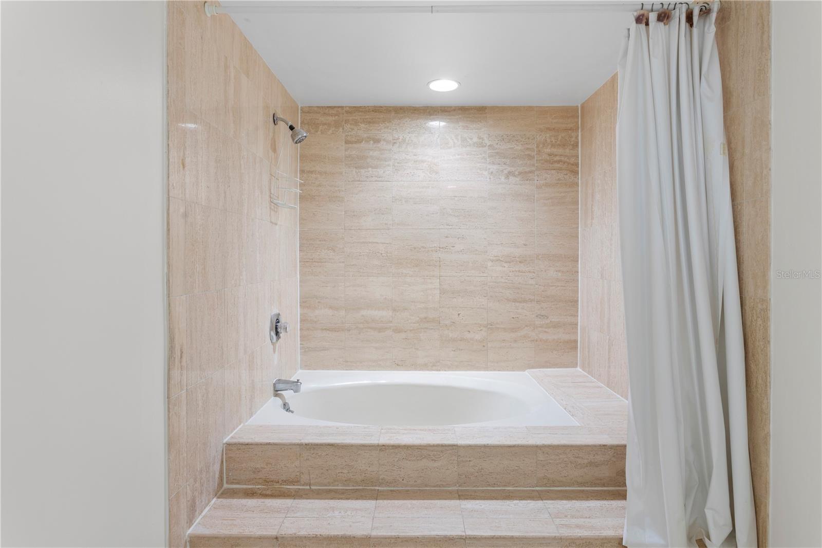 Image 23 of 41 For 3301 Bayshore Boulevard 702e