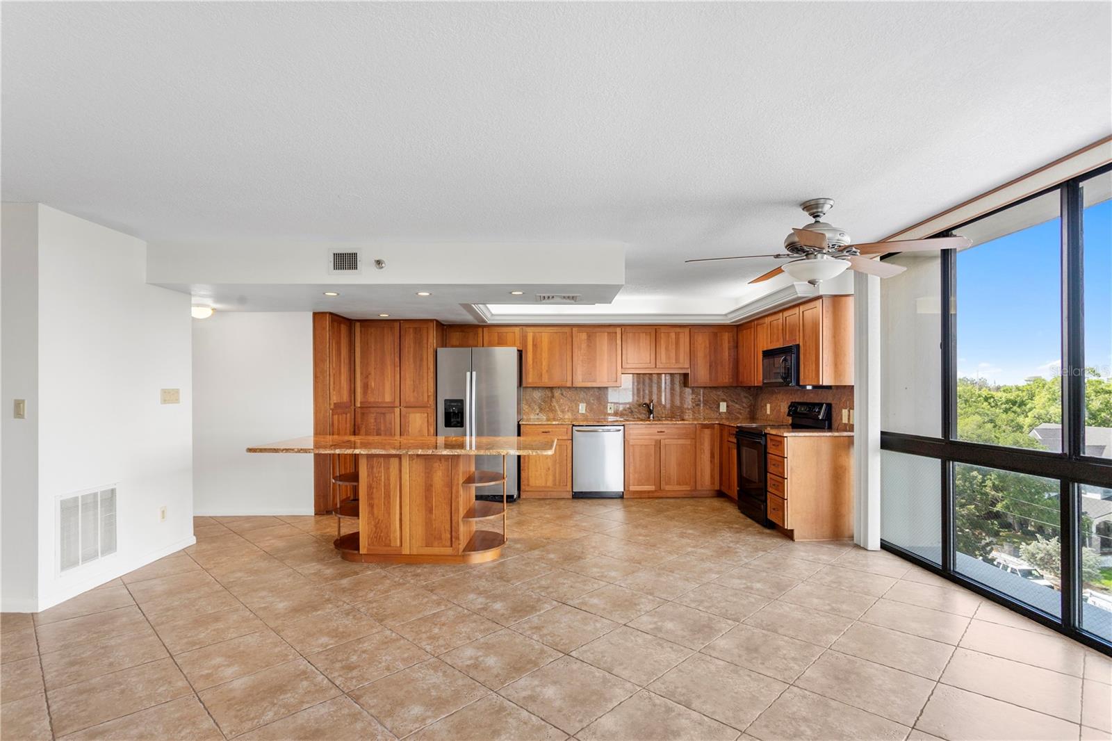 Image 8 of 41 For 3301 Bayshore Boulevard 702e