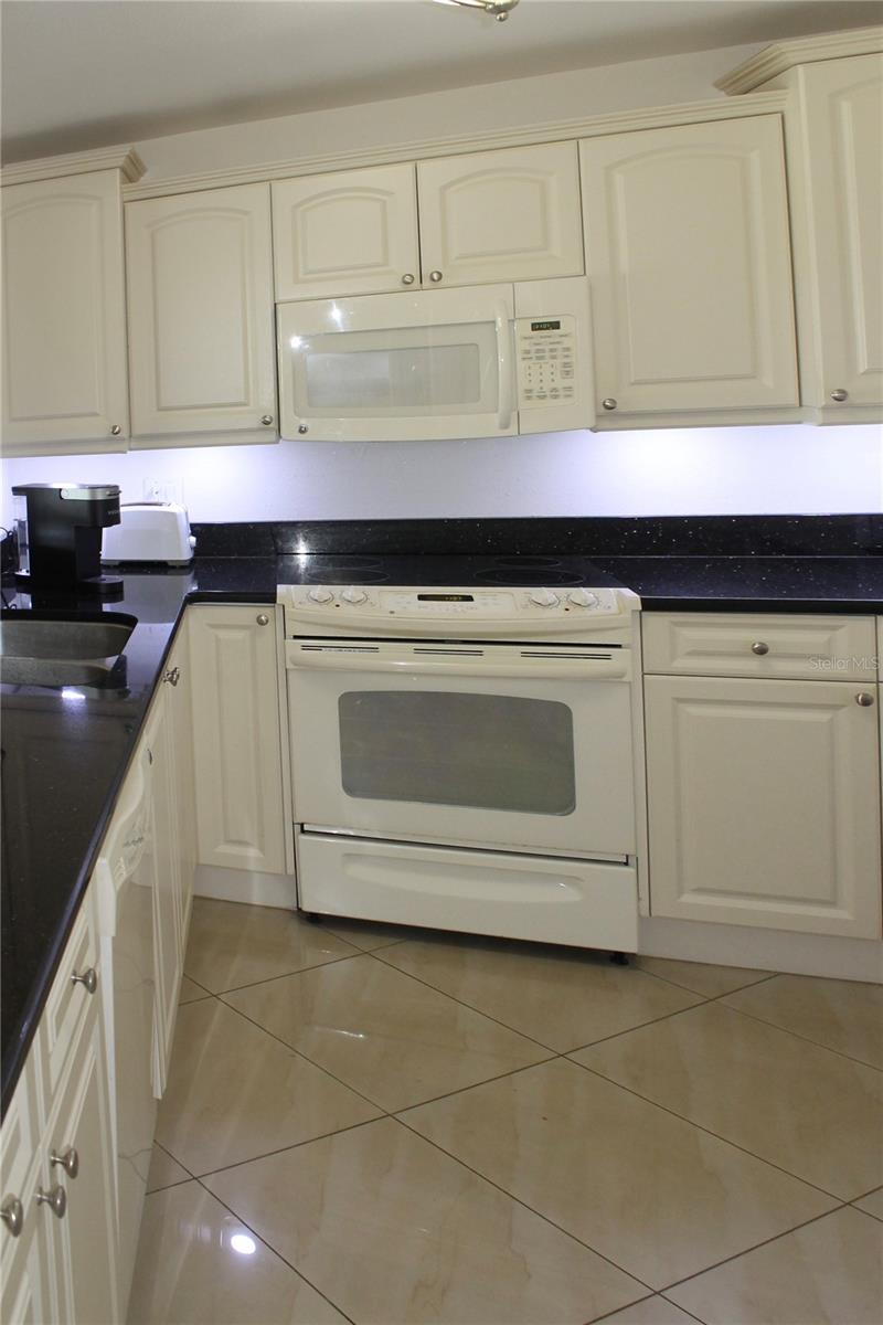 Image 10 of 30 For 7893 Sailboat Key Boulevard S 202