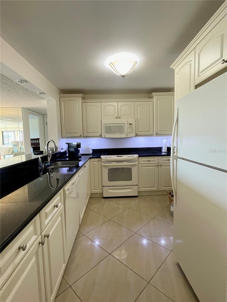 Image 9 of 30 For 7893 Sailboat Key Boulevard S 202