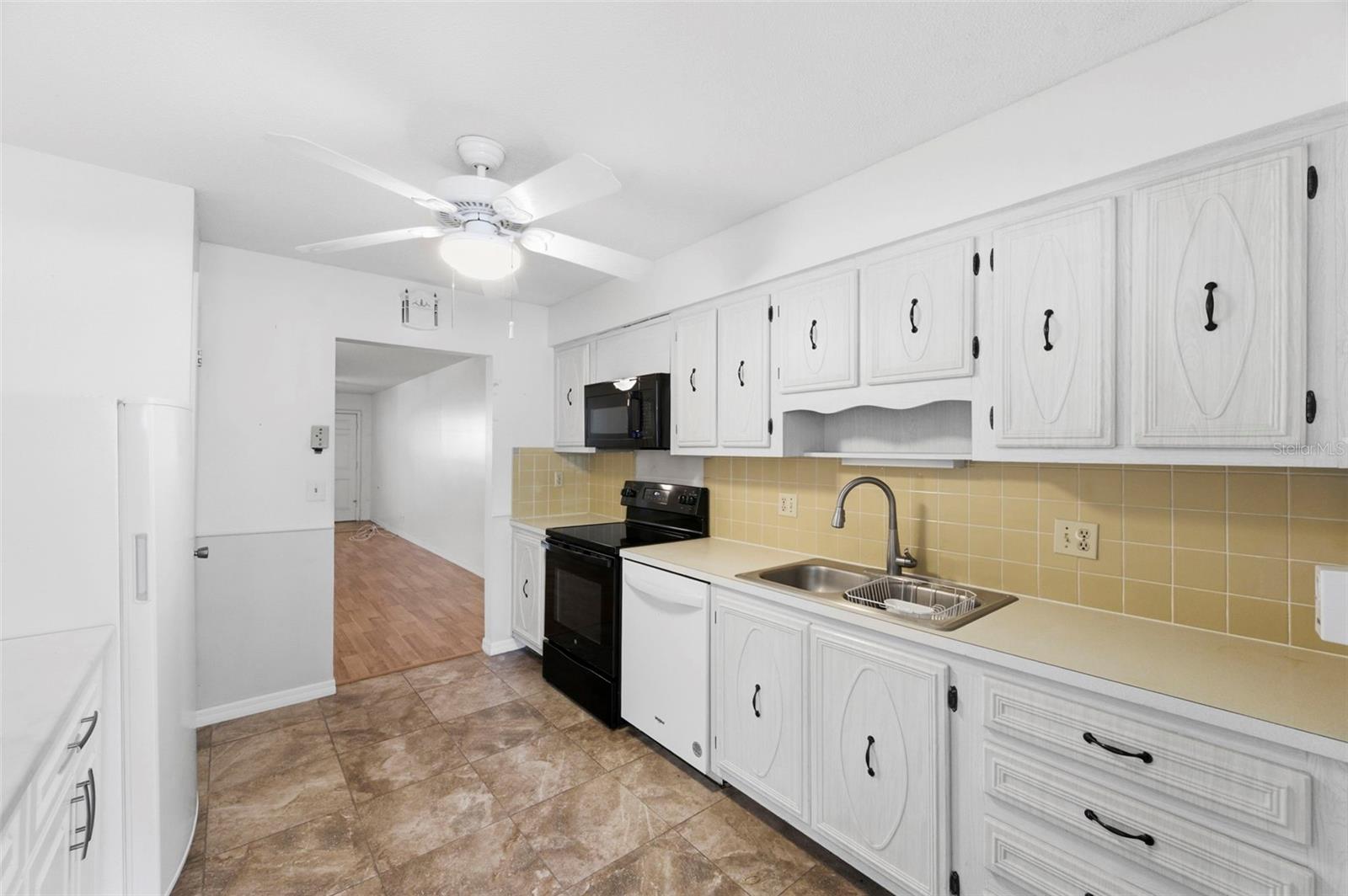 Image 14 of 47 For 11200 102nd Avenue 115