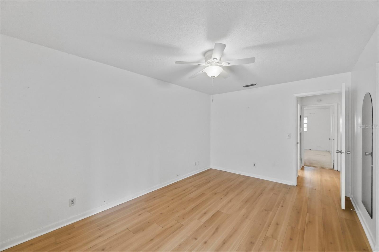 Image 21 of 47 For 11200 102nd Avenue 115