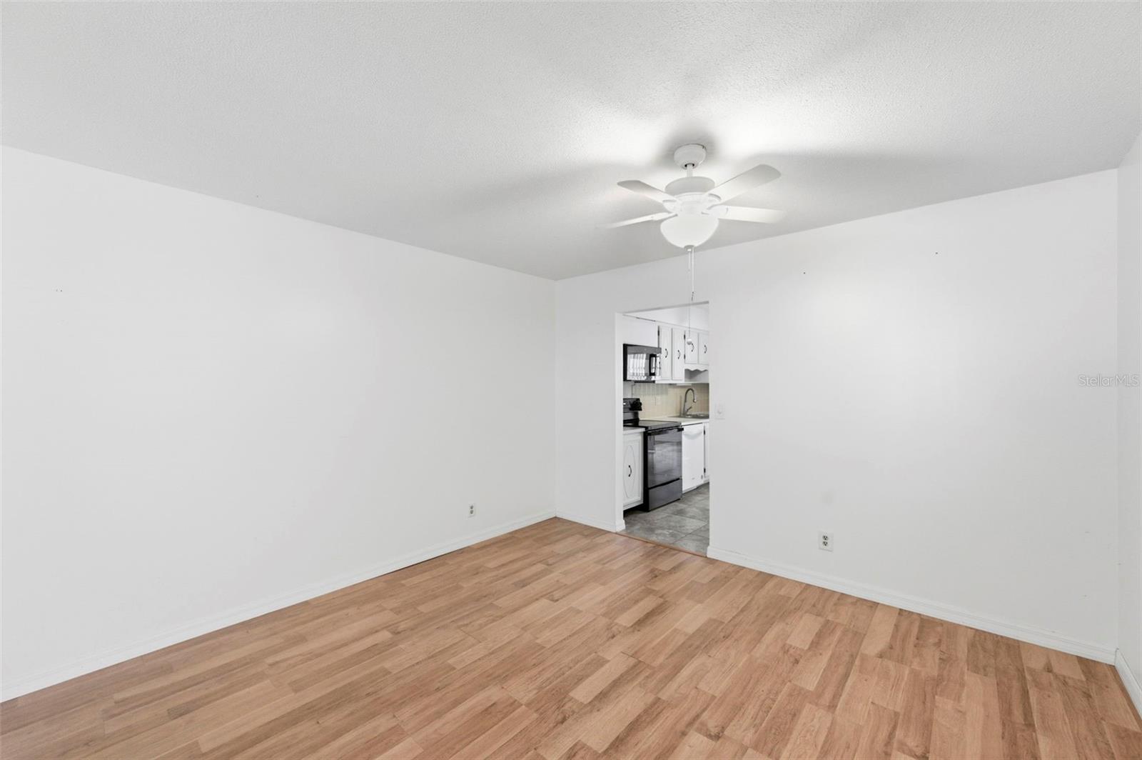 Image 9 of 47 For 11200 102nd Avenue 115