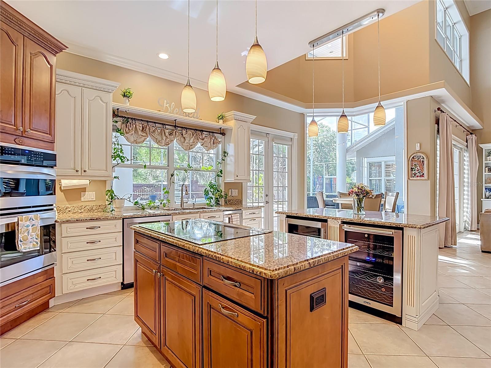 Image 19 of 75 For 2425 Valrico Forest Drive