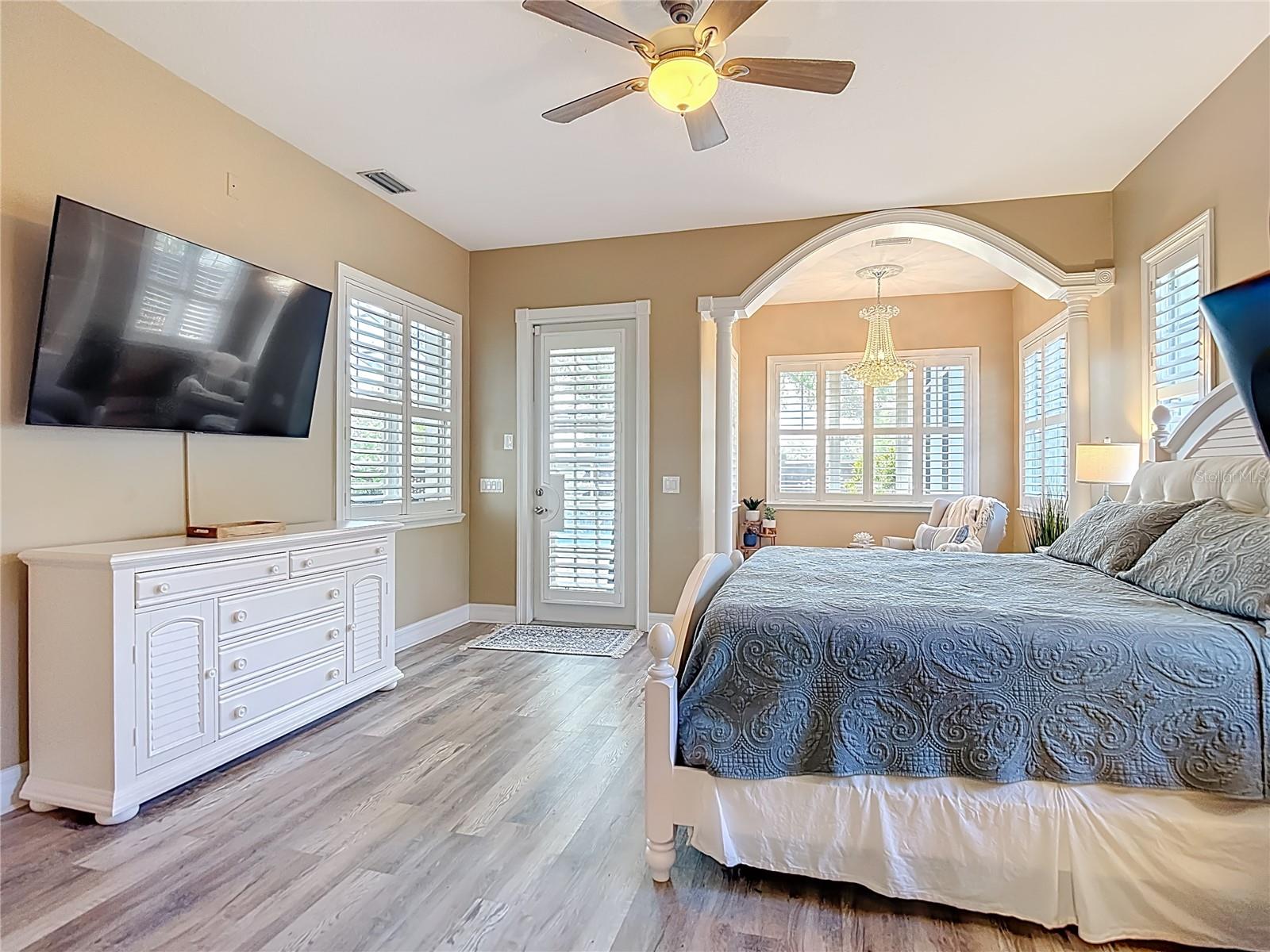 Image 52 of 75 For 2425 Valrico Forest Drive