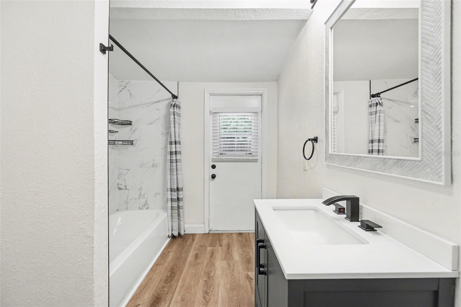 Image 18 of 25 For 9346 89th Ave