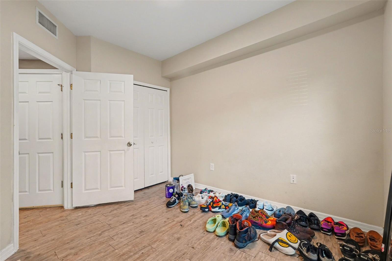 Image 18 of 26 For 9517 Amberdale Court 102