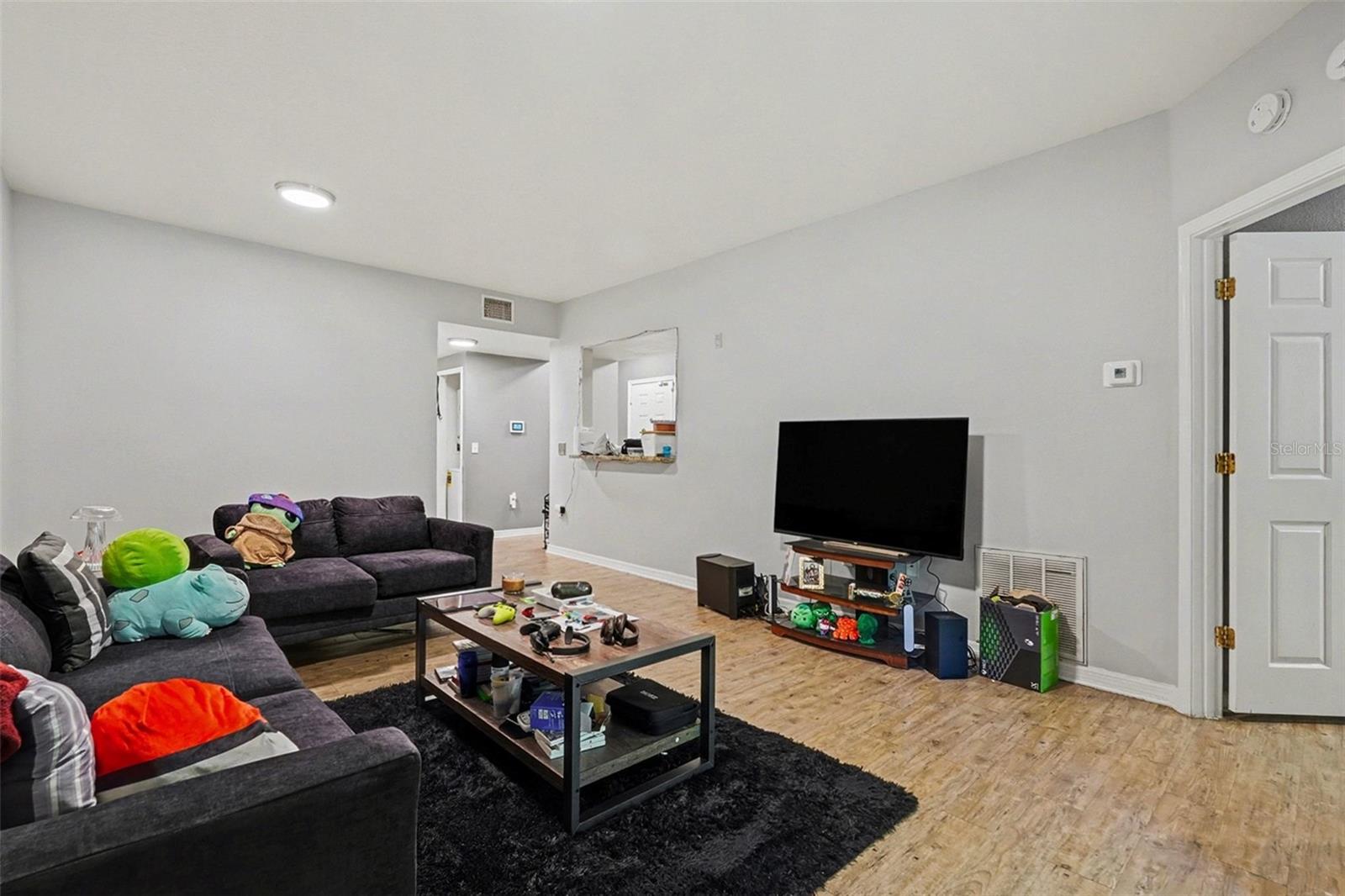 Image 6 of 26 For 9517 Amberdale Court 102