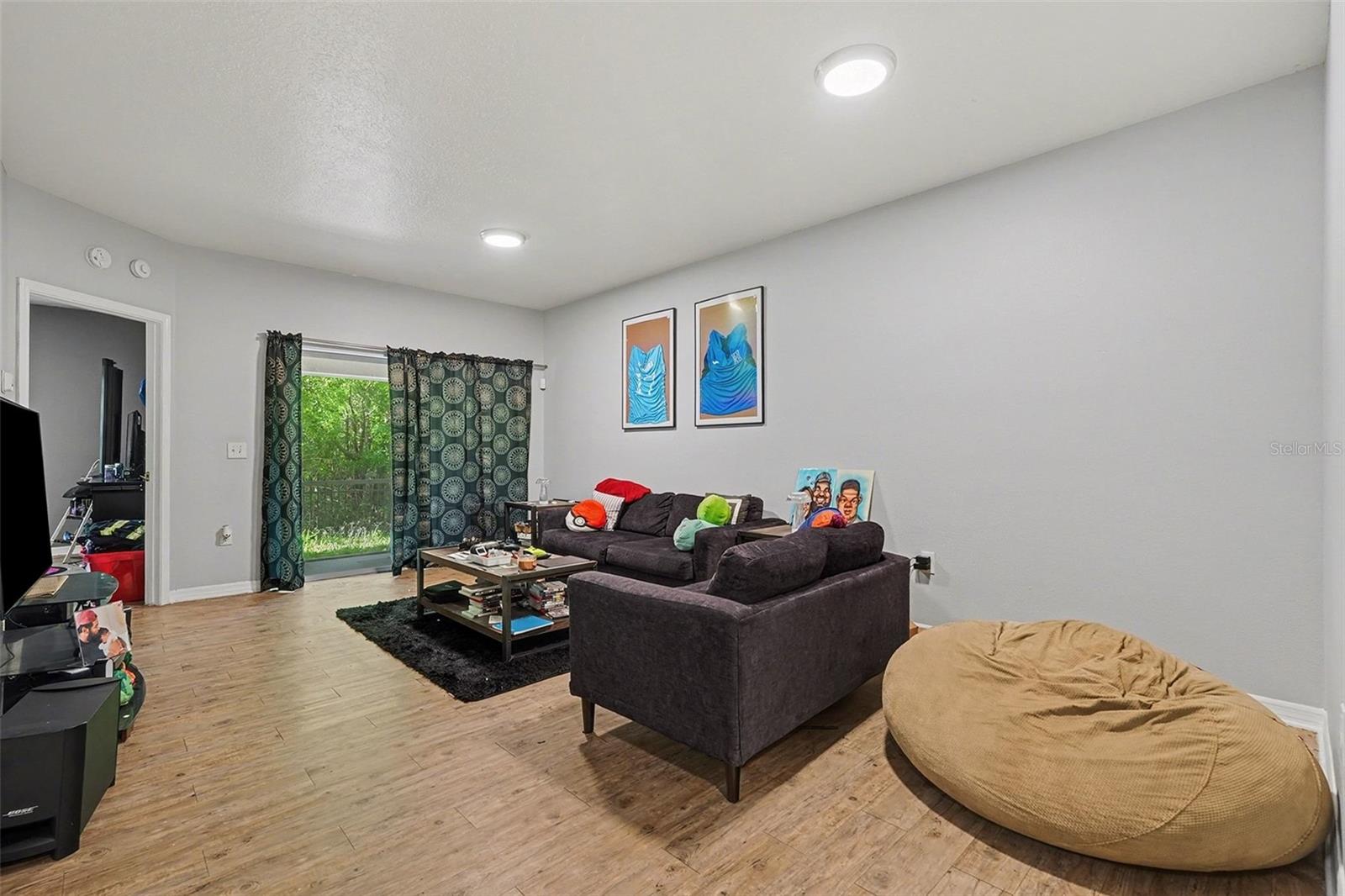 Image 8 of 26 For 9517 Amberdale Court 102