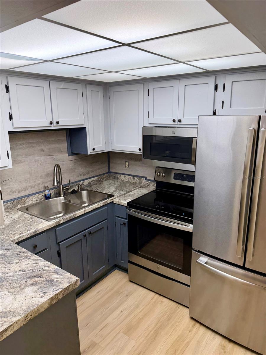 Image 10 of 19 For 1320 Moreland Drive 12