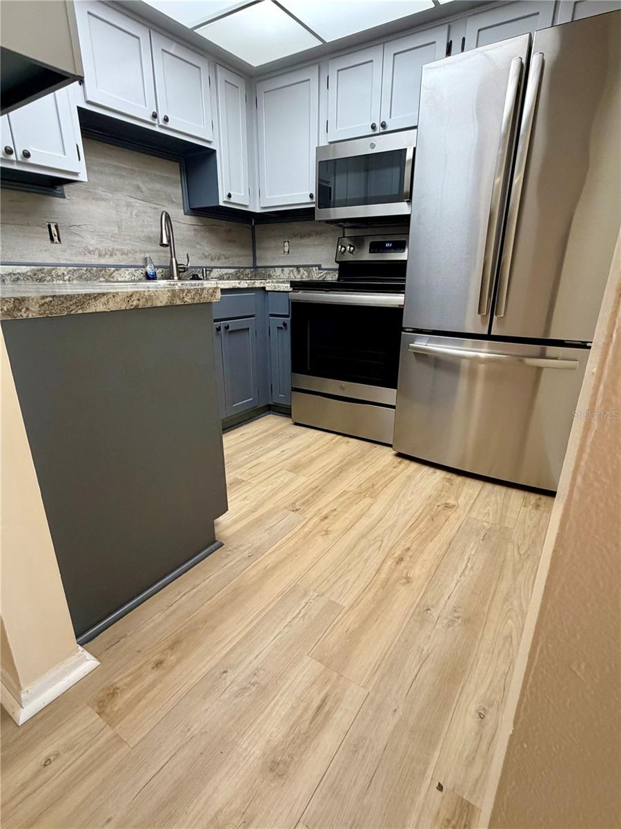 Image 11 of 19 For 1320 Moreland Drive 12