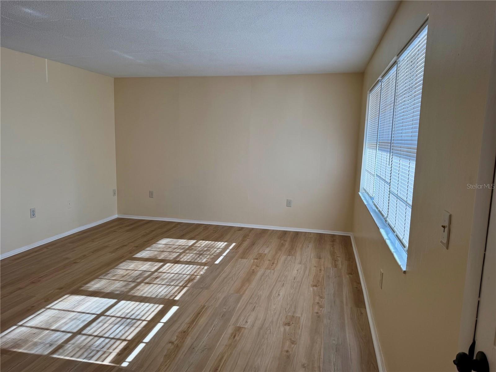 Image 5 of 19 For 1320 Moreland Drive 12