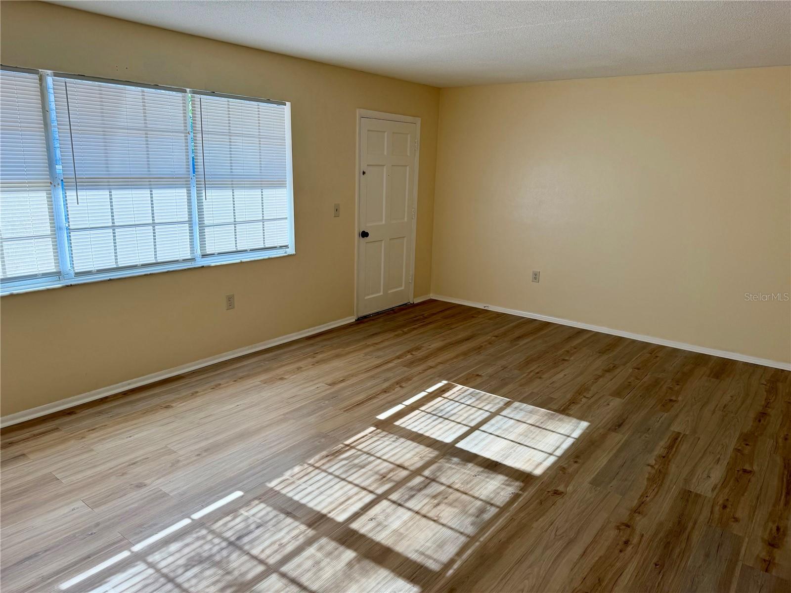 Image 6 of 19 For 1320 Moreland Drive 12