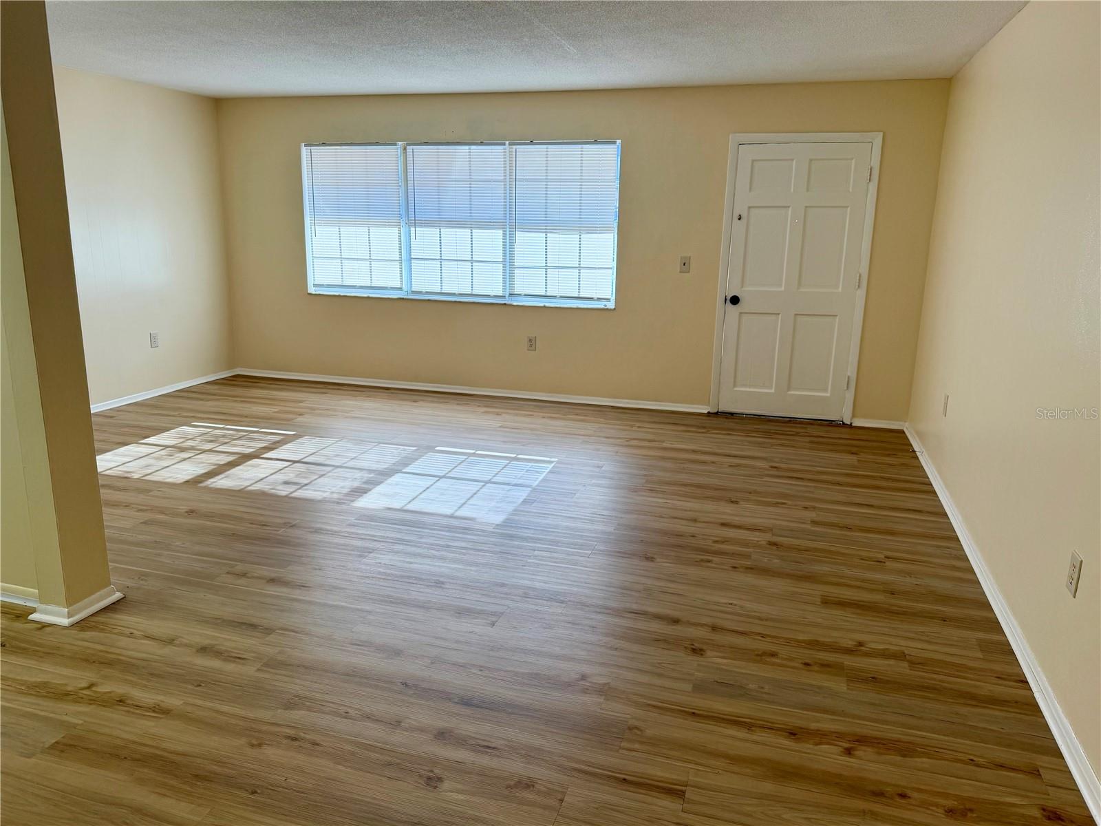 Image 7 of 19 For 1320 Moreland Drive 12