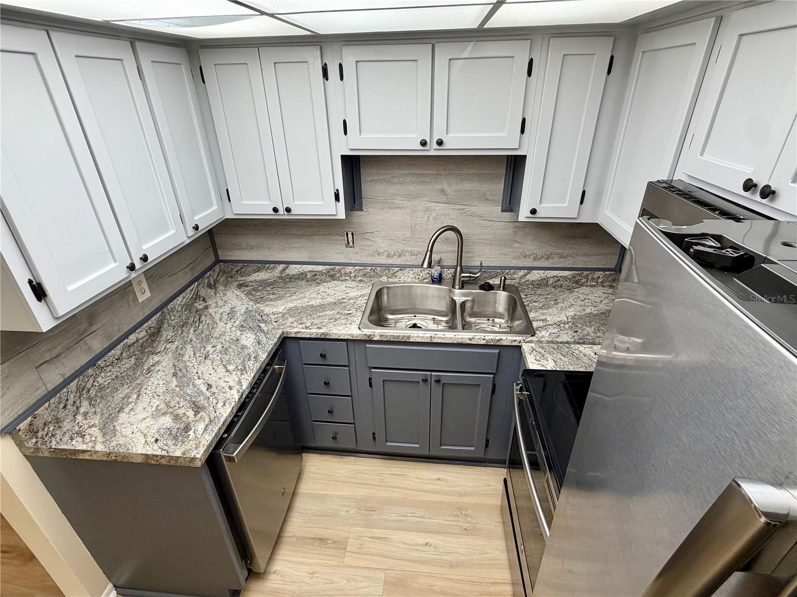 Image 9 of 19 For 1320 Moreland Drive 12