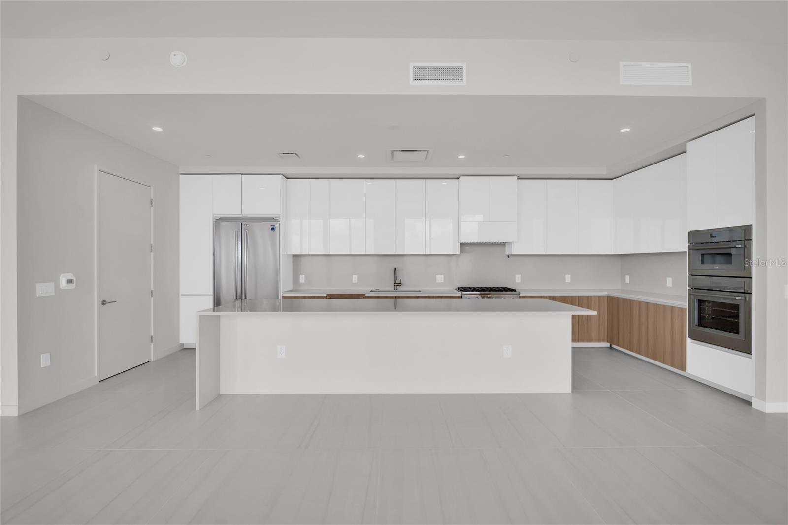 Image 10 of 39 For 400 Central Avenue 4002