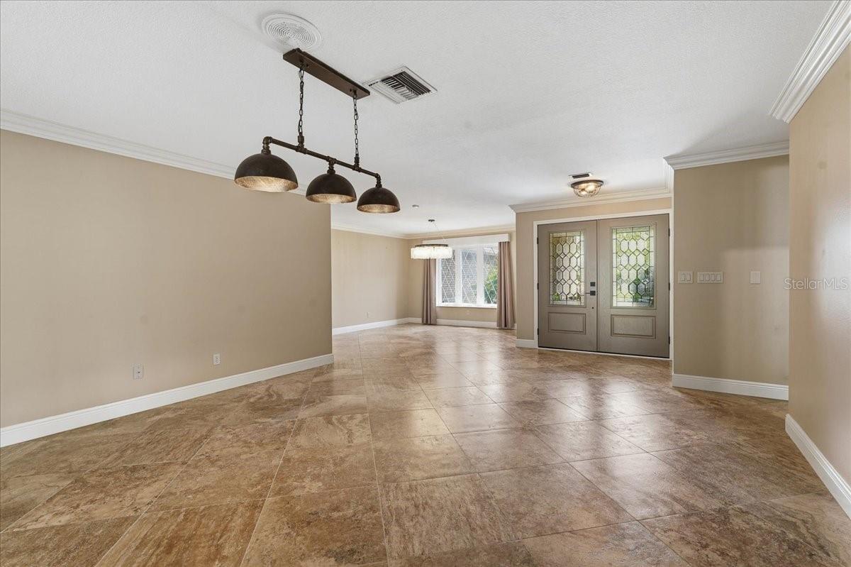 Image 15 of 69 For 325 Sheffield Circle W