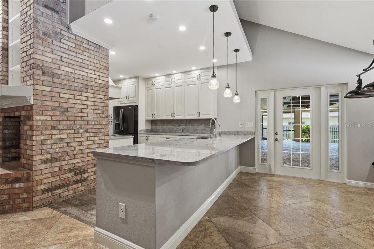 Image 19 of 69 For 325 Sheffield Circle W