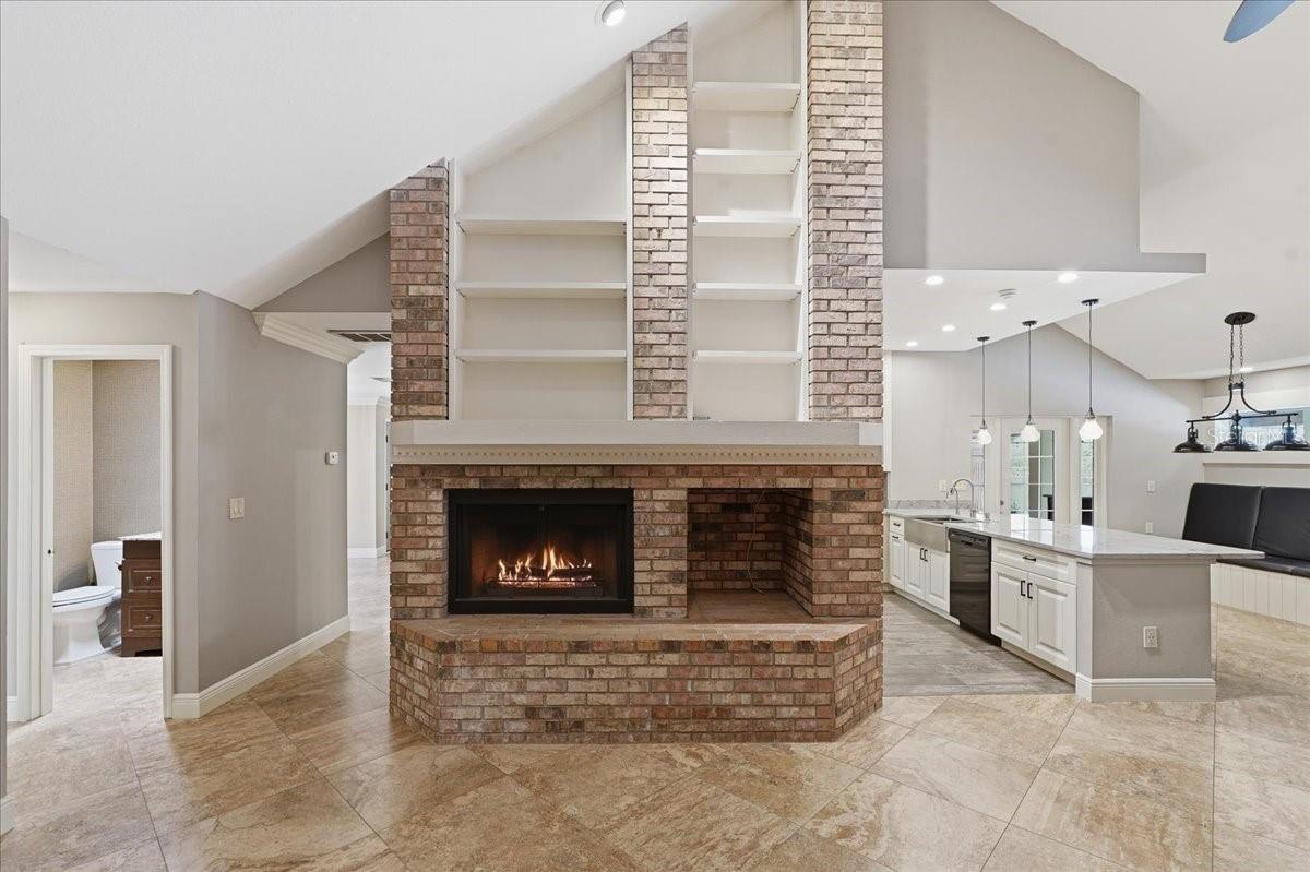 Image 21 of 69 For 325 Sheffield Circle W